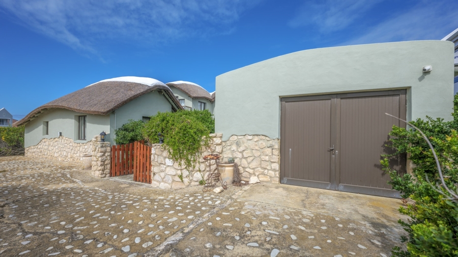 6 Bedroom Property for Sale in Suiderstrand Western Cape